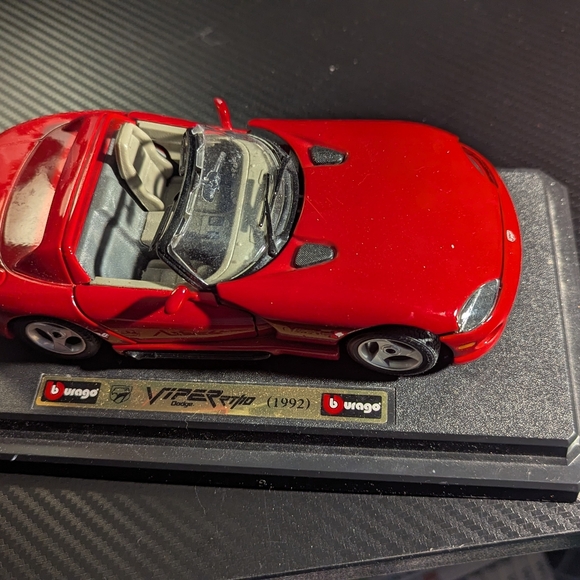 Burago 1992 Dodge Viper RT/10 Model - Picture 3 of 6